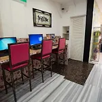 Oss Backpackers Hostel